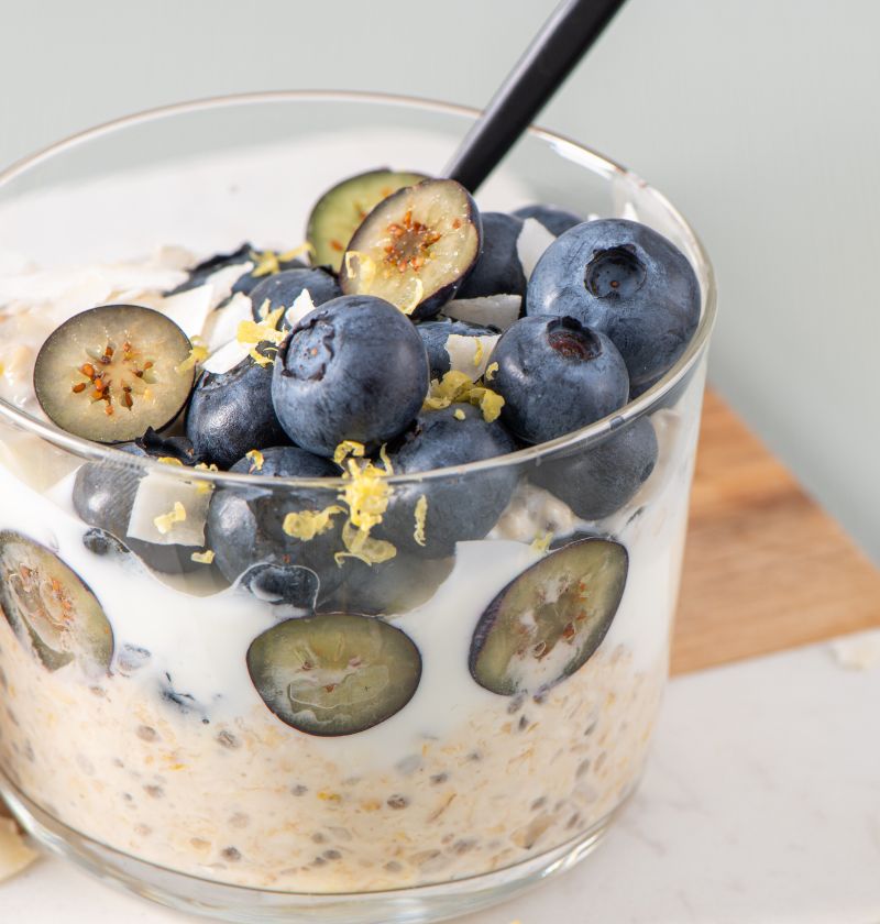 Low FODMAP Overnight Oats with Blueberries and Chia Seeds